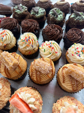 Load image into Gallery viewer, Bree’s Cakes standard size Cupcakes (variety)(PRE-ORDER)