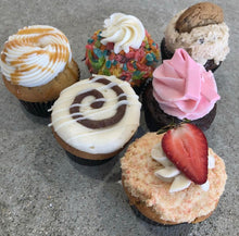 Load image into Gallery viewer, Bree’s Cakes standard size Cupcakes (variety)(PRE-ORDER)